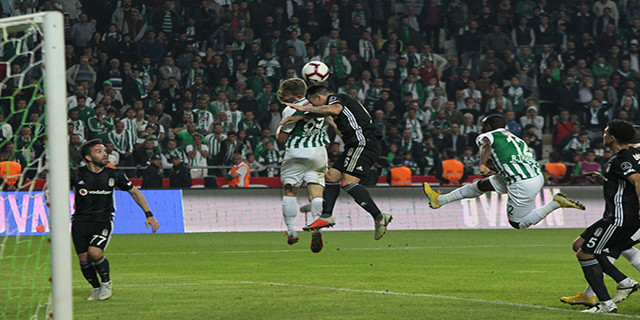 Konya’da nefes kesen maç: 4 gol, 2 penaltı, 1 kırmızı, 13 sarı...