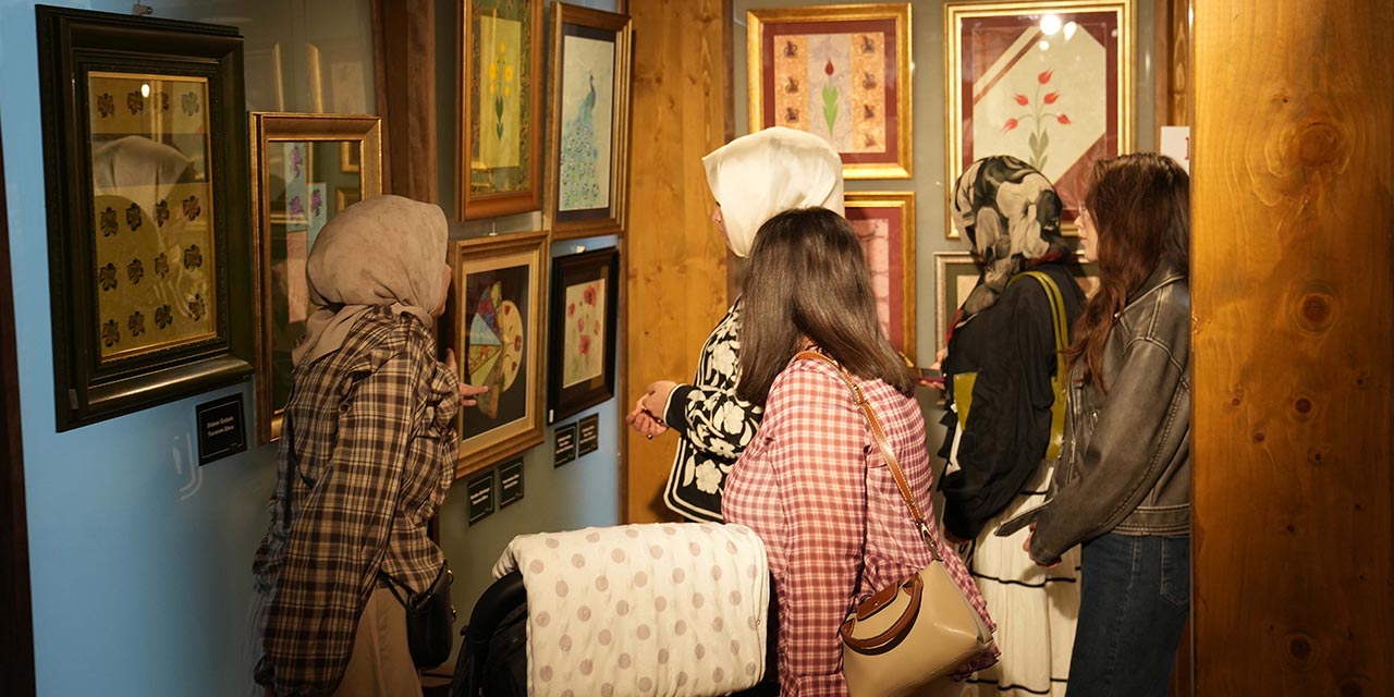 Konya’da “Ebru Talebeleri ile Ebru Sergisi” Açıldı
