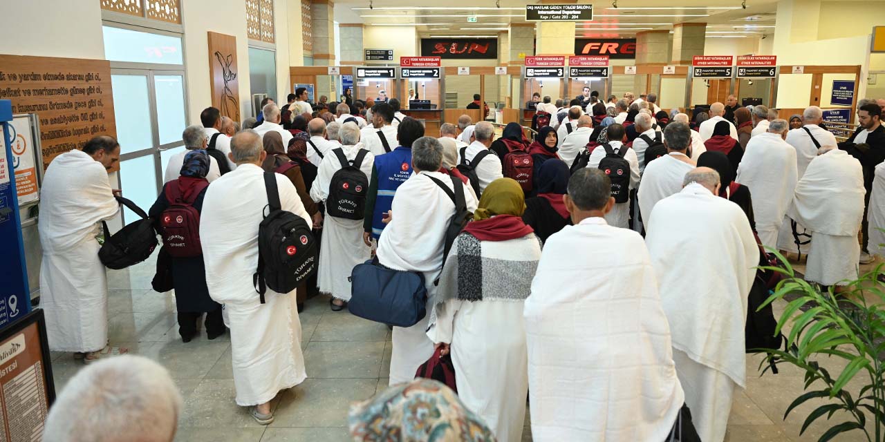 ‘Vefa Umresi’nde Üçüncü Kafile Dualarla Kutsal Topraklara Uğurlandı