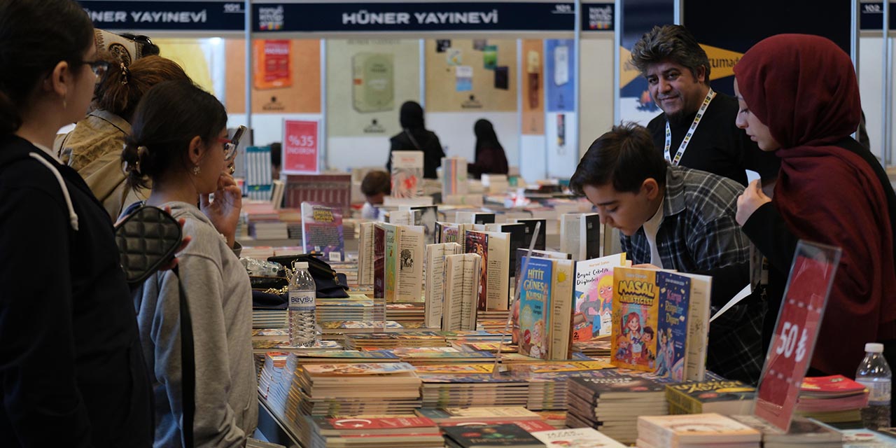 Konya Kitap Günleri’nin 13 Yaşındaki Yazarına Yoğun İlgi