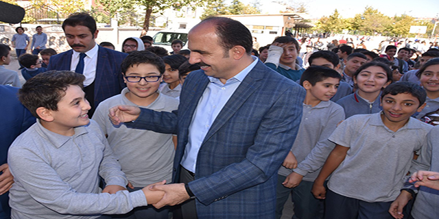 Başkan Altay, öğrencilerin davetini kırmadı
