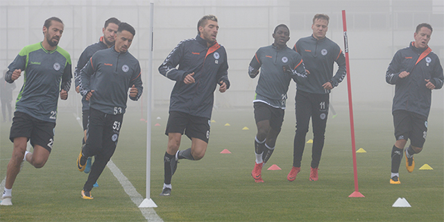 Konyaspor’da yoğun sis altında Antalyaspor maçı hazırlıkları