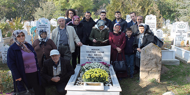 Gazeteci Ali Akgül, ölümünün 10. yılında mezarı başında anıldı