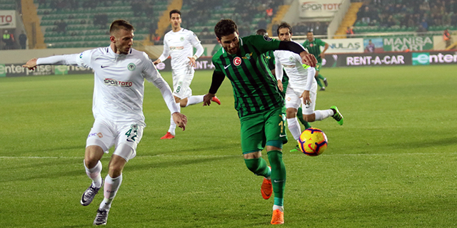 Akhisarspor-Konyaspor Karşılaşmasının İlk Yarısında Gol Yok