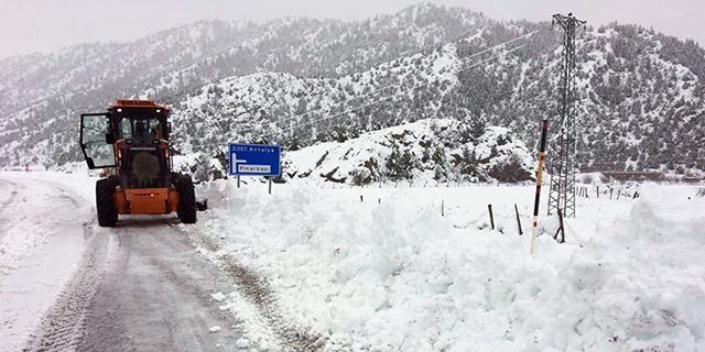 Derebucak’ta Kar Kalınlığı 15 Santimetreyi Aştı