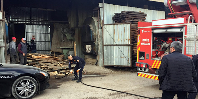 Fabrika Sahibi Yangına Müdahale Ederken Canından Oldu