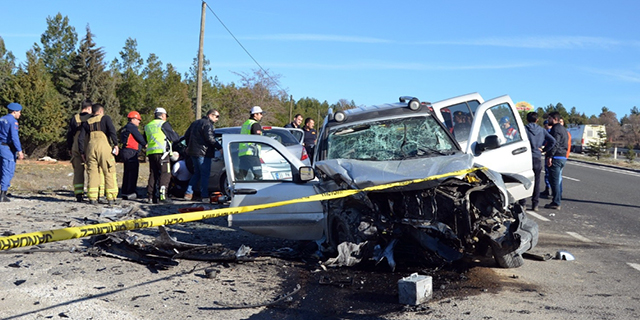 Katliam Gibi Trafik Kazası: 4 Ölü