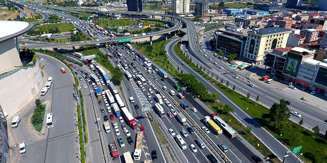 İstanbul’un Araç Sayısı 20 İlin Nüfusuna Denk