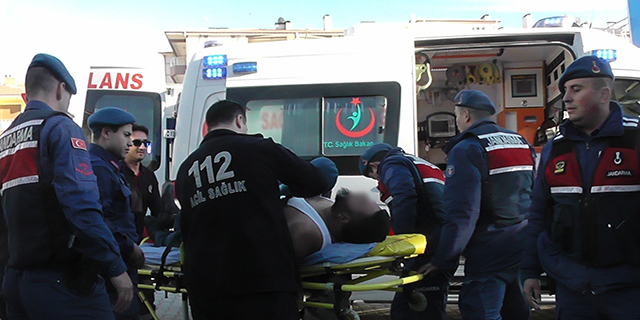 Kırmızı Işıkta Bekleyen Otomobile Çarptı: 1 Yaralı