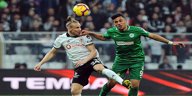 Beşiktaş: 2-Konyaspor:1 (İlk Yarı Sonucu)