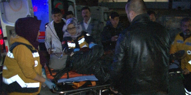 Boğazından ve vücudundan bıçaklanan genç ağır yaralandı