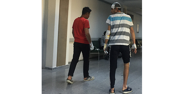 Köpeğe çarpmak istemeyen sürücünün motosikleti devrildi: 2 yaralı