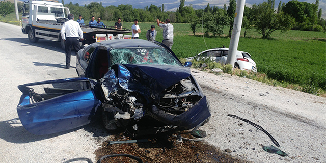 Ereğli’de iki otomobil çarpıştı:1 ölü, 3 yaralı