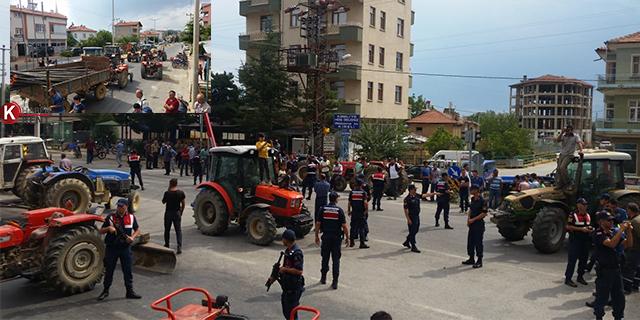Konya'da çiftçiler yol kapattı