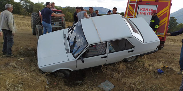 Beyşehir’de otomobil menfeze düştü: 2 yaralı