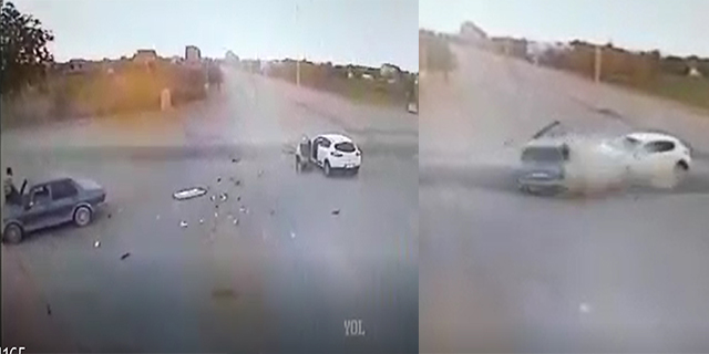 Konya’da iki otomobilin çarpışma anı