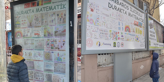 Ereğli Belediyesi durakları ve billboardları matematikle süsledi