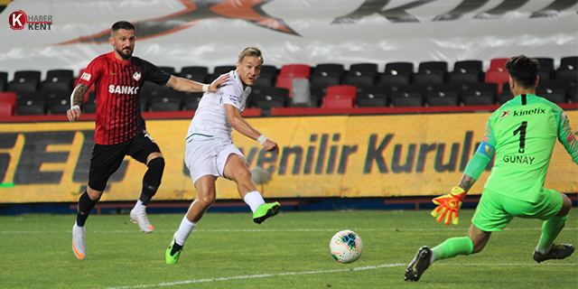 Konyaspor Gaziantep deplasmanında ilk yarı önde : 1-0
