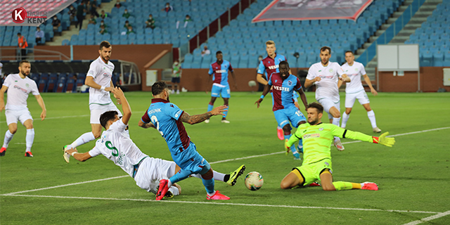 Konyaspor Zorlu Trabzon Deplasmanında İlk Yarı: 1-1