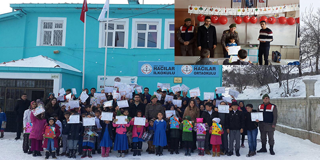 Jandarma ekipleri öğrencilere karne verdi