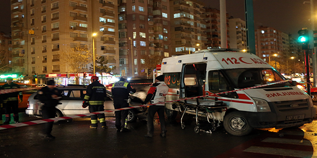 Otomobil ve Hasta Taşıyan Ambulans Çarpıştı: 6 Yaralı