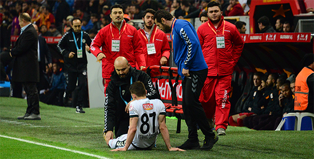 Galatasaray maçından sakatlanan Konyasporlu Ferhat Öztorun’un tedavisi sürüyor