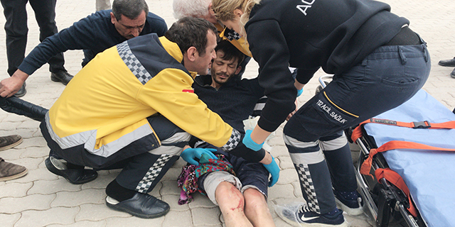 Sokak ortasında bacaklarından vuruldu