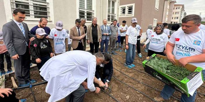 Toprakla Buluşan Eller Mutluluğa Yeşerdi