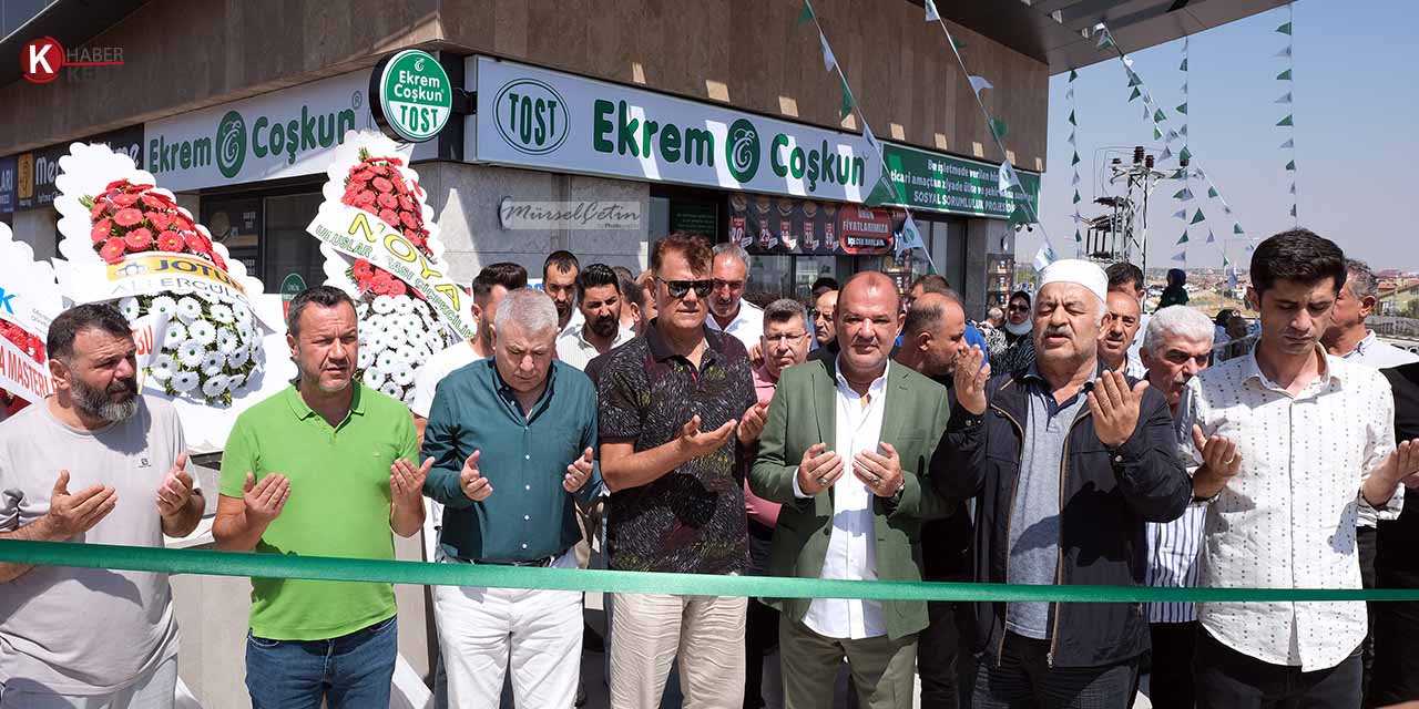 9eyl-ekrem-coskun-tost2.jpg