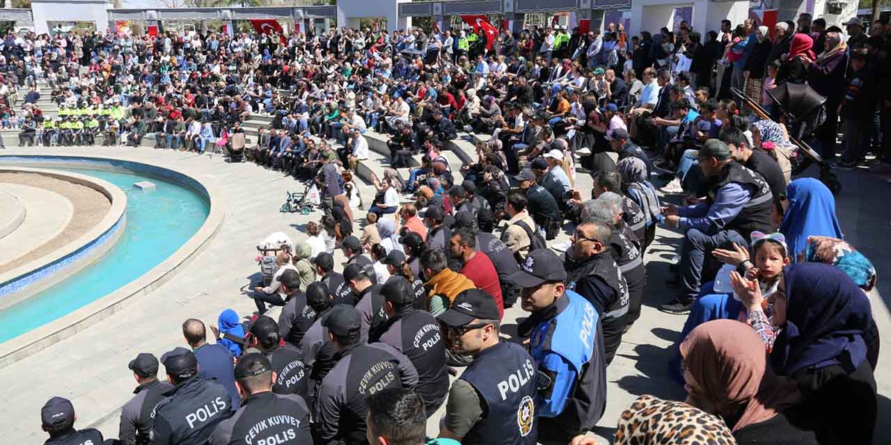 19nis-polis-konser2.jpg