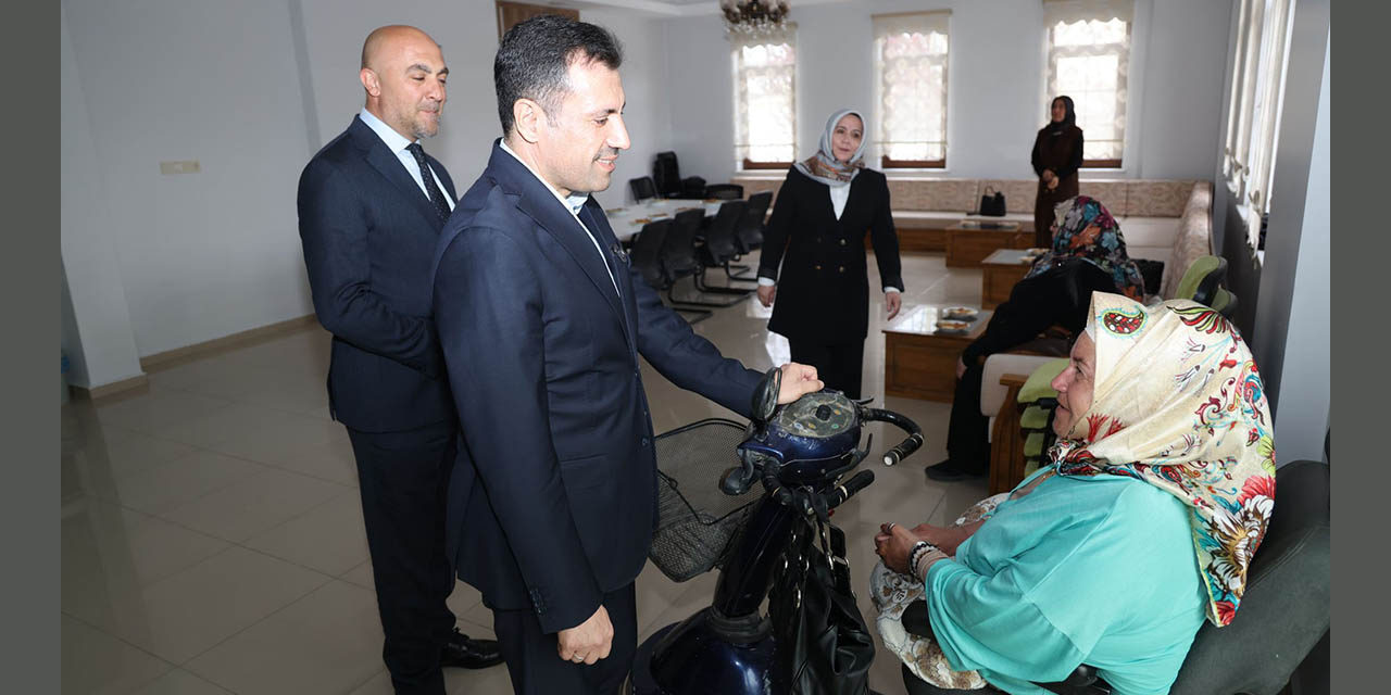 27nis-ak-parti-cumra3.jpg