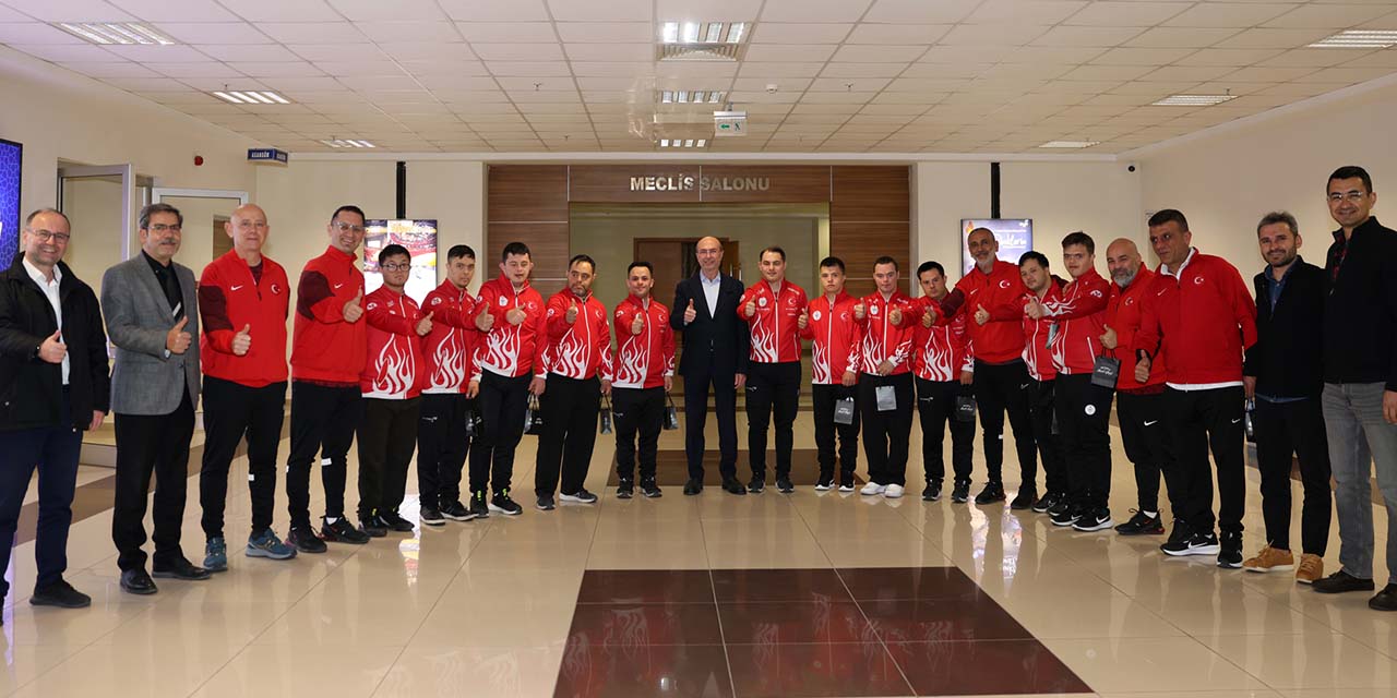 30nis-sel-bel-futsal-sporcular2.jpg