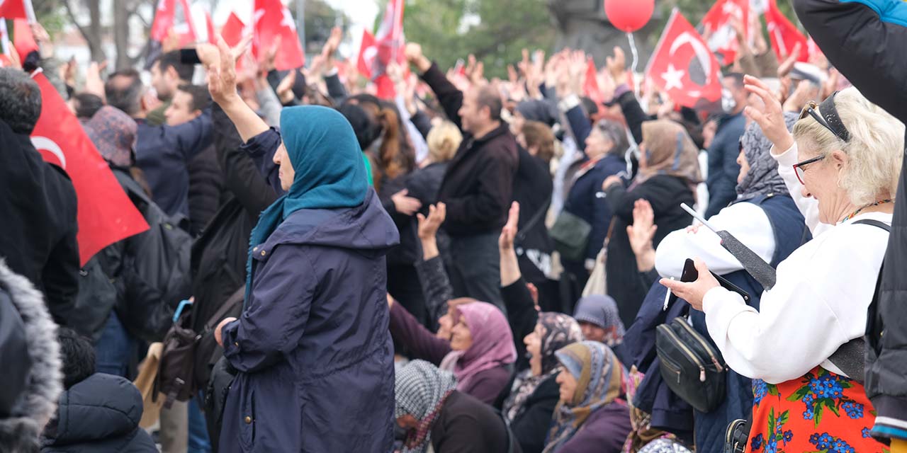 3mays-chp-konya-miting-ozgur-ozel3.jpg