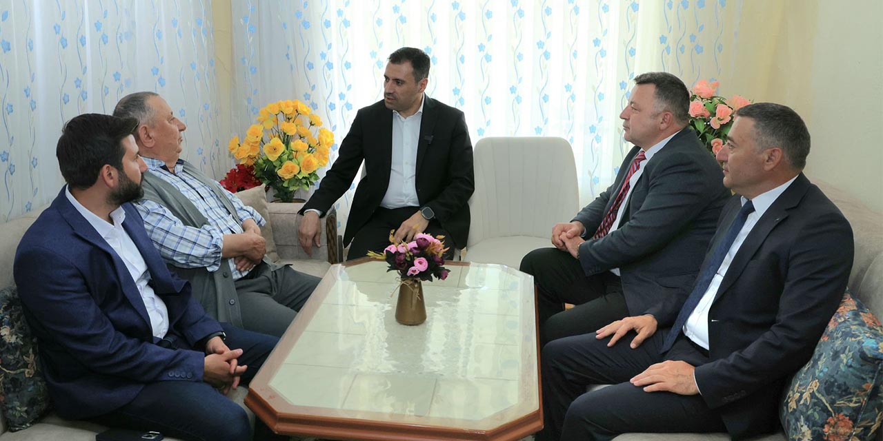 9mays-ak-parti-yalihoyuk2.jpg