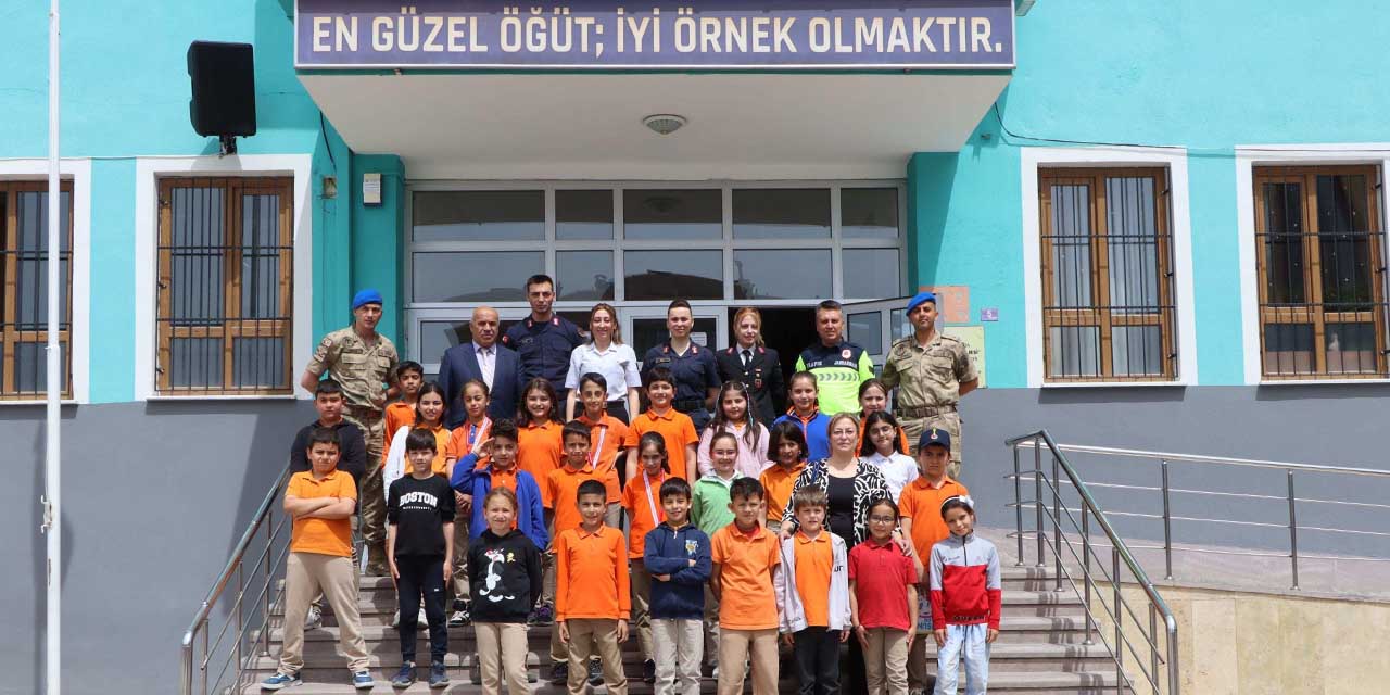 21mays-ogrenci-surpriz3.jpg