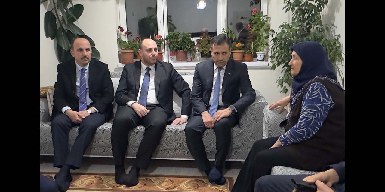 4mart-ak-parti-taziye2.jpg