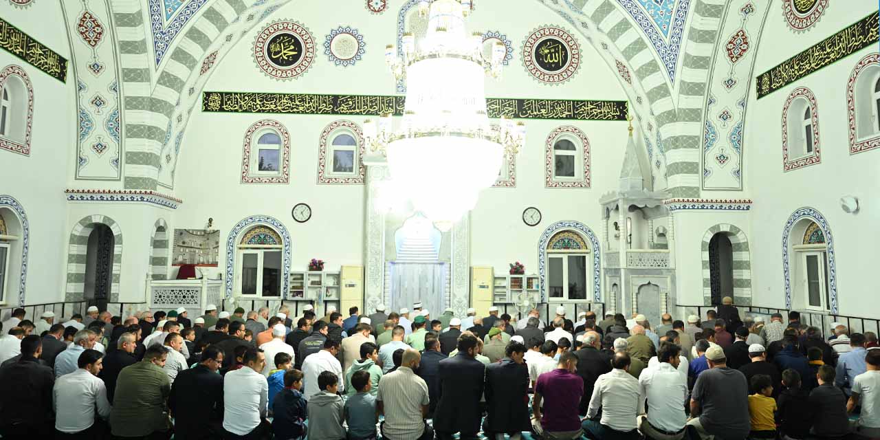 16hazr-buyuksehir-cami2.jpg