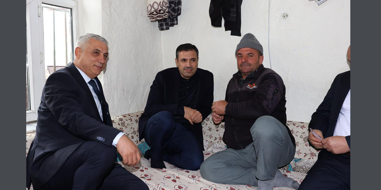 15ekm-ak-parti-yalihuyuk6.jpg